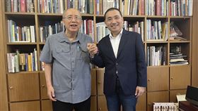 侯友宜拜會吳伯雄。(圖/吳伯雄辦公室提供)