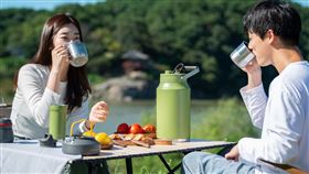 SLO分享杯瓶組、不銹鋼馬克雙杯組及SLO露營冰桶。（圖／品牌業者提供）