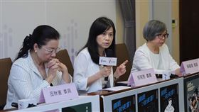 人權會籲性侵害受害者加入訪查計畫（1）國家人權委員會自2022年7月開始，展開兒少安置機構與校園性侵訪查，委員田秋堇（左起）、張菊芳、蘇麗瓊20日在監察院舉行記者會表示，在初篩過程中，發現台灣社會常誤解猥褻未達性侵害，導致許多案件未依循性侵害犯罪防治法處理，盼有更多受害者願意站出來加入訪查計畫，促使體制更加完善，減少未來受害人數。中央社記者裴禛攝  112年6月20日