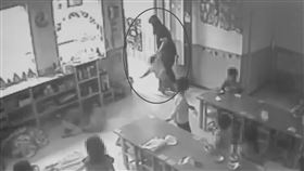 新北市林口一家知名連鎖幼兒園驚傳不當管教，一名教保員涉嫌對幼童推頭、呼巴掌與罰站吃午餐，初估有12名幼童受害，家長得知情況後向議員和教育局申訴。