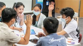 今年以實體工作坊方式，邀入圍團隊一起討論共創，激發出精彩的創意火花。（圖／台灣三星提供）