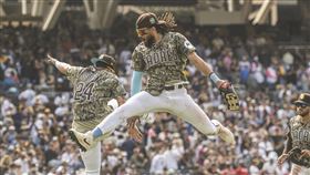 ▲Fernando Tatis Jr.與隊友慶祝。（資料照／取自聖地牙哥教士FB）