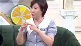 名嘴洪素卿上通告。（圖／年代提供）