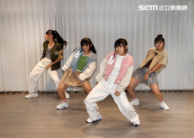 左左右右三立新聞網專訪。（記者邱榮吉/攝影）