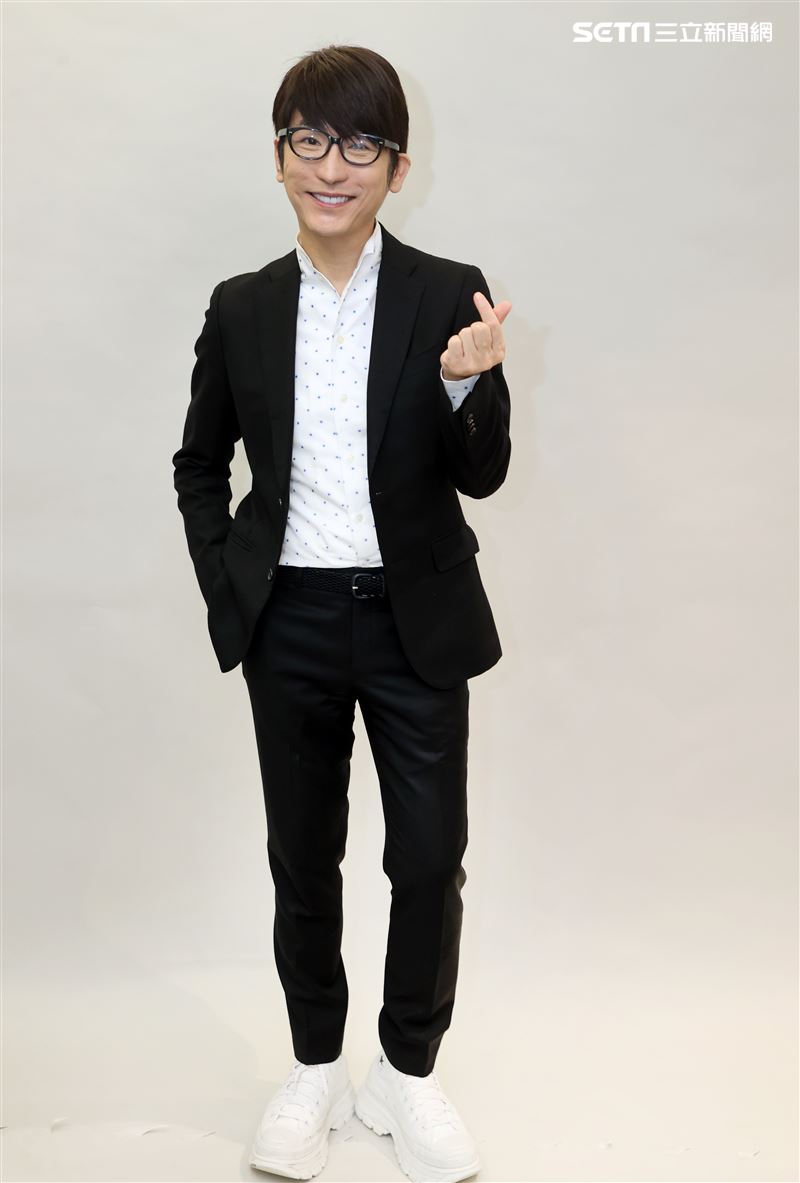 牛爾三立新聞網專訪。（圖/記者邱榮吉攝影）