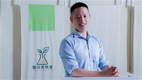 作家何則文。（圖／翻攝自何則文臉書）