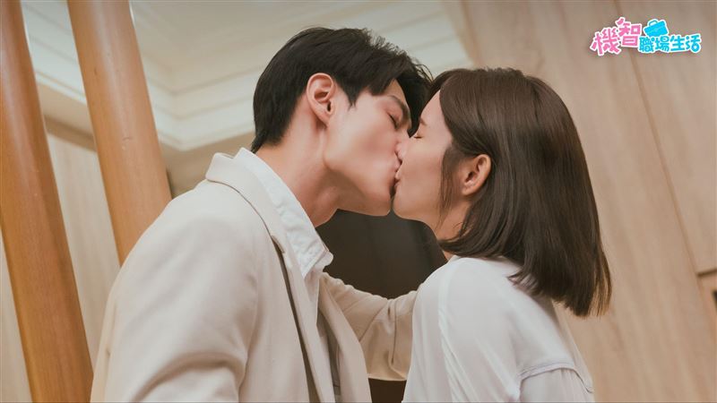 男星認了同居試婚　一回家就激吻扒光女友