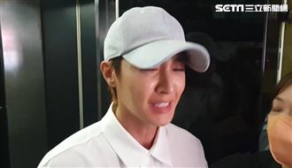炎亞綸哭了！離開耀樂記者會電梯裡淚崩