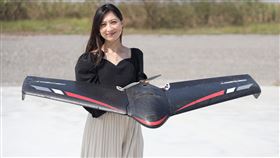 資深記者蔡佳珍帶觀眾了解「碳捕捉」技術。