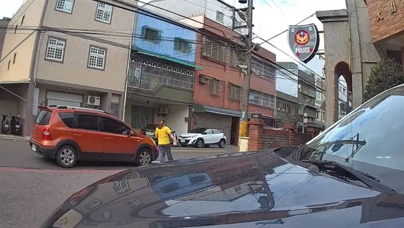 3歲童被撞昏迷急就醫！桃園警熱心幫開道