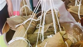 包粽子
記者許晶晶拍攝