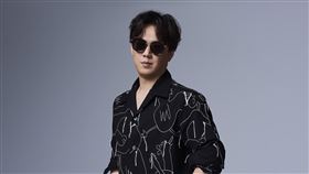 蕭煌奇國中也曾被故意「面壁」演出，聽到笑聲才知道被設計。（圖／好莉嗨提供）