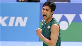台北羽球公開賽  周天成晉級16強（2）2023台北羽球公開賽賽程21日持續展開，台灣好手周天成（圖）在男單首輪與印度選手曼朱納特（Mithun Manjunath）交手，一度陷入苦戰，最終驚險獲勝挺進16強。圖為周天成得分後振臂吶喊。中央社記者王騰毅攝  112年6月21日