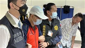 康友KY掏空案，刑事局21日派員至泰國將黃文烈押解回台。（圖／翻攝畫面）