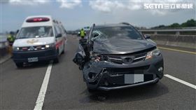 台76線東向20.5K車禍，男子車停路肩下車，要上車時遭後車撞飛慘死。（圖／民眾提供）