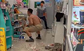 綠巨人浩克,超商浩克,襲警,小三,結婚,上空全裸