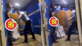 搬家公司爆霸凌！「綁男脫褲彈下體」畫面曝光　260萬人全氣炸。（圖／翻攝自推特）