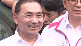 侯友宜、朱立倫、張善政楊梅錫福宮參香。