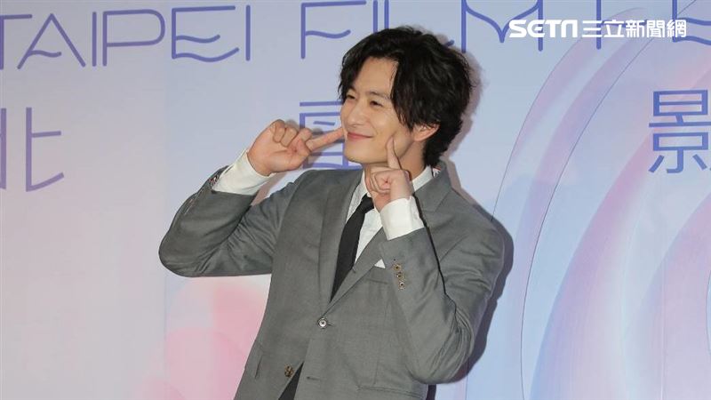 岡田將生戳臉頰賣萌　不知「豆花」為何物