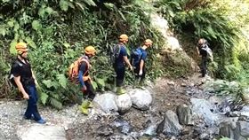 新北市,烏來,哈盆古道,登山客,溪水暴漲,豪大雨,