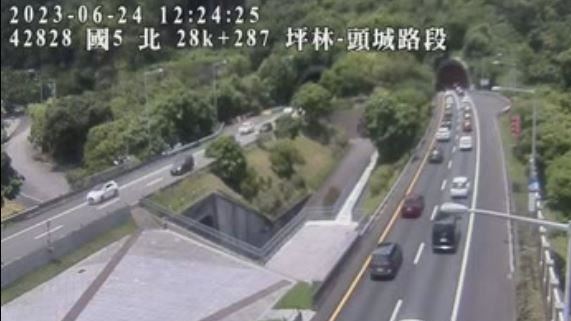 國1紫爆「時速剩18公里」　國5北上也塞了