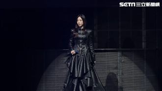 太妍黑色禮服攻小巨蛋　火花進眼睛惹心疼