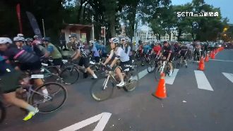 自行車賽強碰出遊潮！武嶺違停警開15罰單