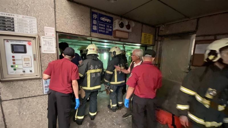 停車塔意外！駕駛連人帶車1樓急墜B3