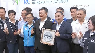 被問郭董…許修睿尷尬：呵呵！侯笑不出來