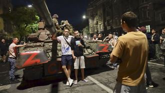 俄國民眾歡送瓦格納　開心握手、合照傭兵