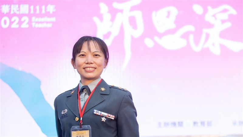 打漆彈組模型　屏女教官把國防教育變好玩