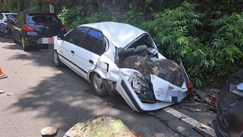 烏來天降落石!信賢吊橋附近落石砸爛4車