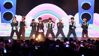 EPEX竟讓粉絲看新聞？台上互爆私下糗樣