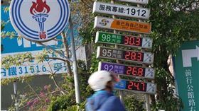 經濟部所屬國營事業今年前7月表現出爐，中油由於先前國際油價崩跌，獨虧新台幣213億元。（中央社檔案照片）