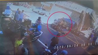 竹北氣爆少年每天忍痛清創　身插8管搶命