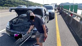 國道一號六堵段6車連環撞。（圖／翻攝畫面）