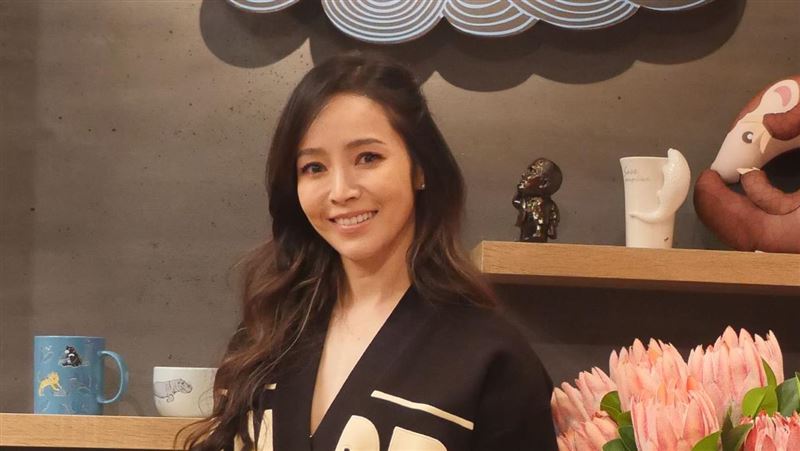 侯佩岑哭了　向老闆狂辭職：忘了喜歡什麼