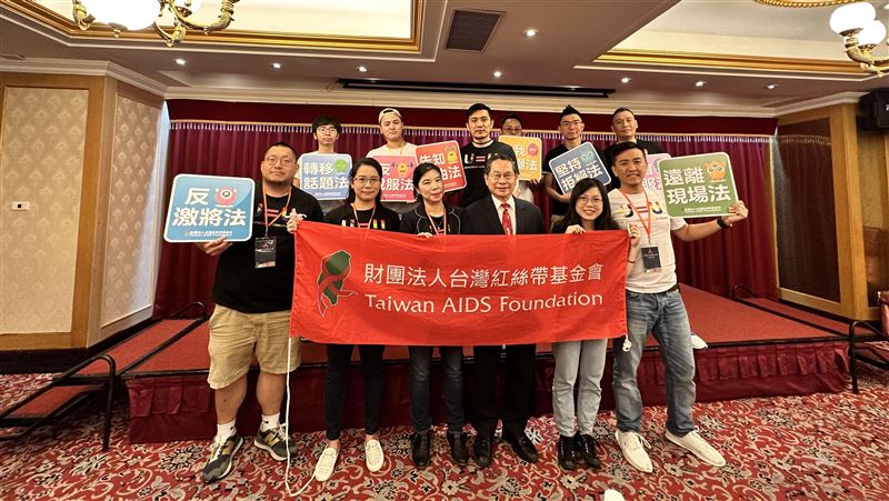 蔡英文來了！親頒「反毒有功獎」給這團體