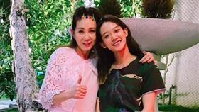 周丹薇（左）是孟耿如乾媽。（圖／翻攝自臉書）