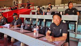 ▲台鋼雄鷹油總教練洪一中領軍，率領教練團大陣仗來看測試會（圖／中華職棒提供）