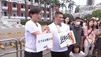 藍白搶重啟服貿　蘇貞昌曝「糖衣毒藥」