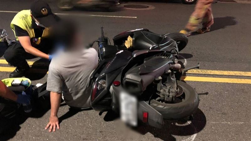 人孔蓋炸飛波及騎士　這原因引爆沼氣釀禍