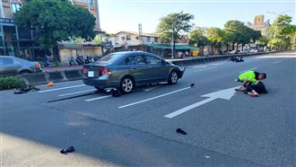 松山騎士左轉遭車撞飛　全身骨折送醫