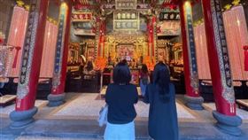 好靈驗！信徒視訊參拜桃園大廟聖王公 圓夢錄取美國頂尖學校（圖／桃園電子報）