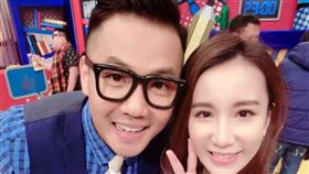 黑人（左）與Apple曾一起錄影。（圖／翻攝自臉書）