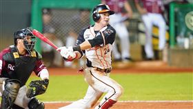 ▲陳傑憲打出追平分安打，獲選為單場MVP（圖／翻攝自統一獅官方粉絲團）