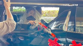 獨／脾氣很大吼！新娘出嫁丟這把笑歪賓客