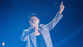 ▲楊宗緯唱歌被嫌難聽，讓粉絲護航直嗆「去看耳科」。（圖／翻攝自聲生不息寶島季微博）