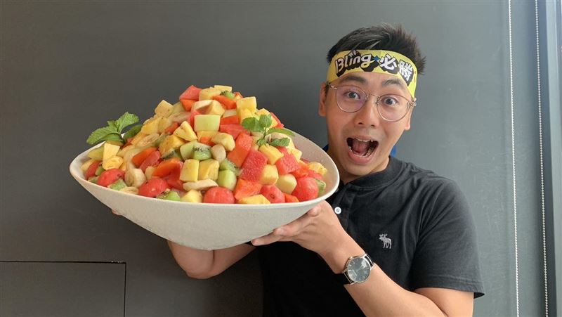 呼叫大胃王！6人吃光「7KG冰品」整桌免錢