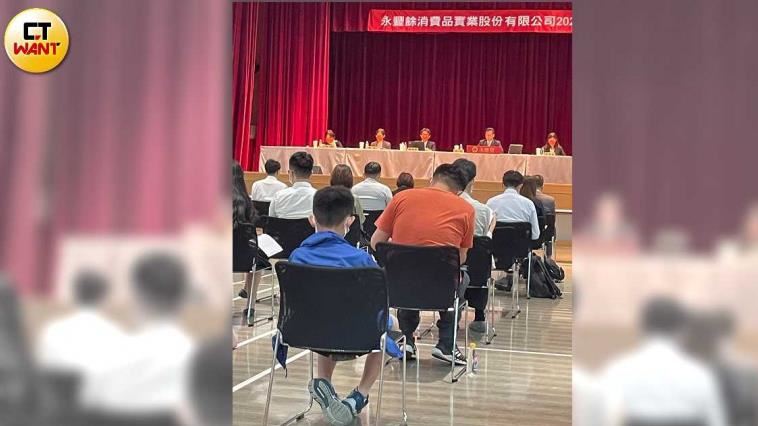 小學2年級你在幹嘛？他去參加股東會了